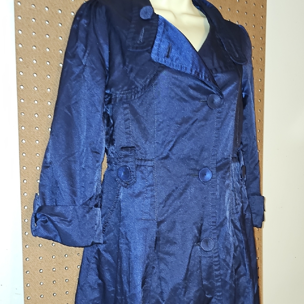 Elegant Navy Trench Coat Lined No Belt, Medium